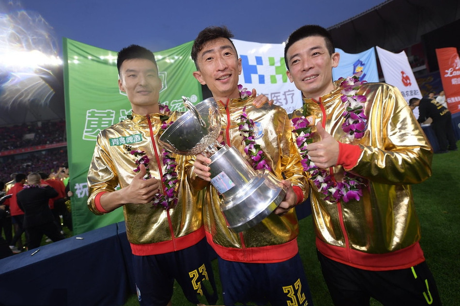 青岛黄海打出精彩比赛令人眼前一亮，球迷欢呼不已的简单介绍