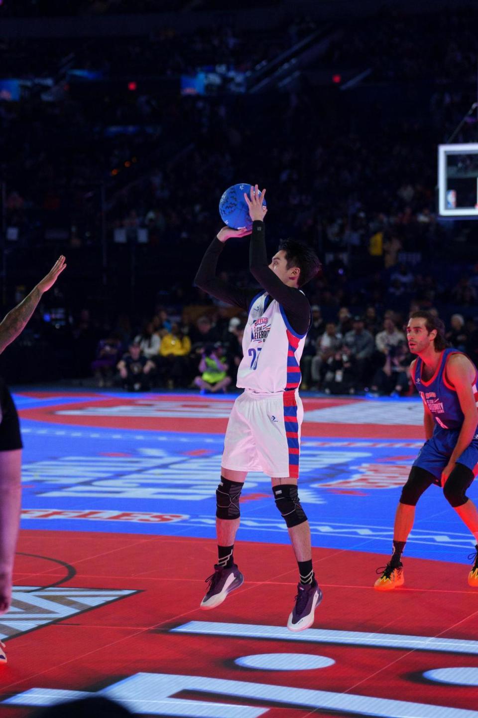 开云体育-关于NBA全明星周末开始，各支球队纷纷派出明星球员参加活动的信息