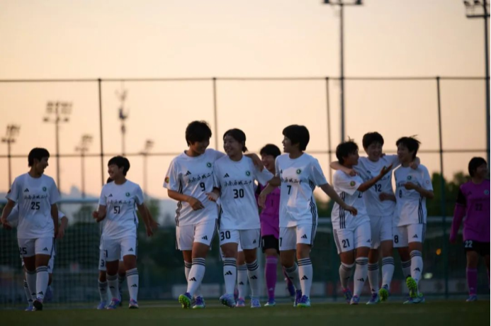 关于不负众望：女足赛场上每一位运动员都努力拼搏的信息