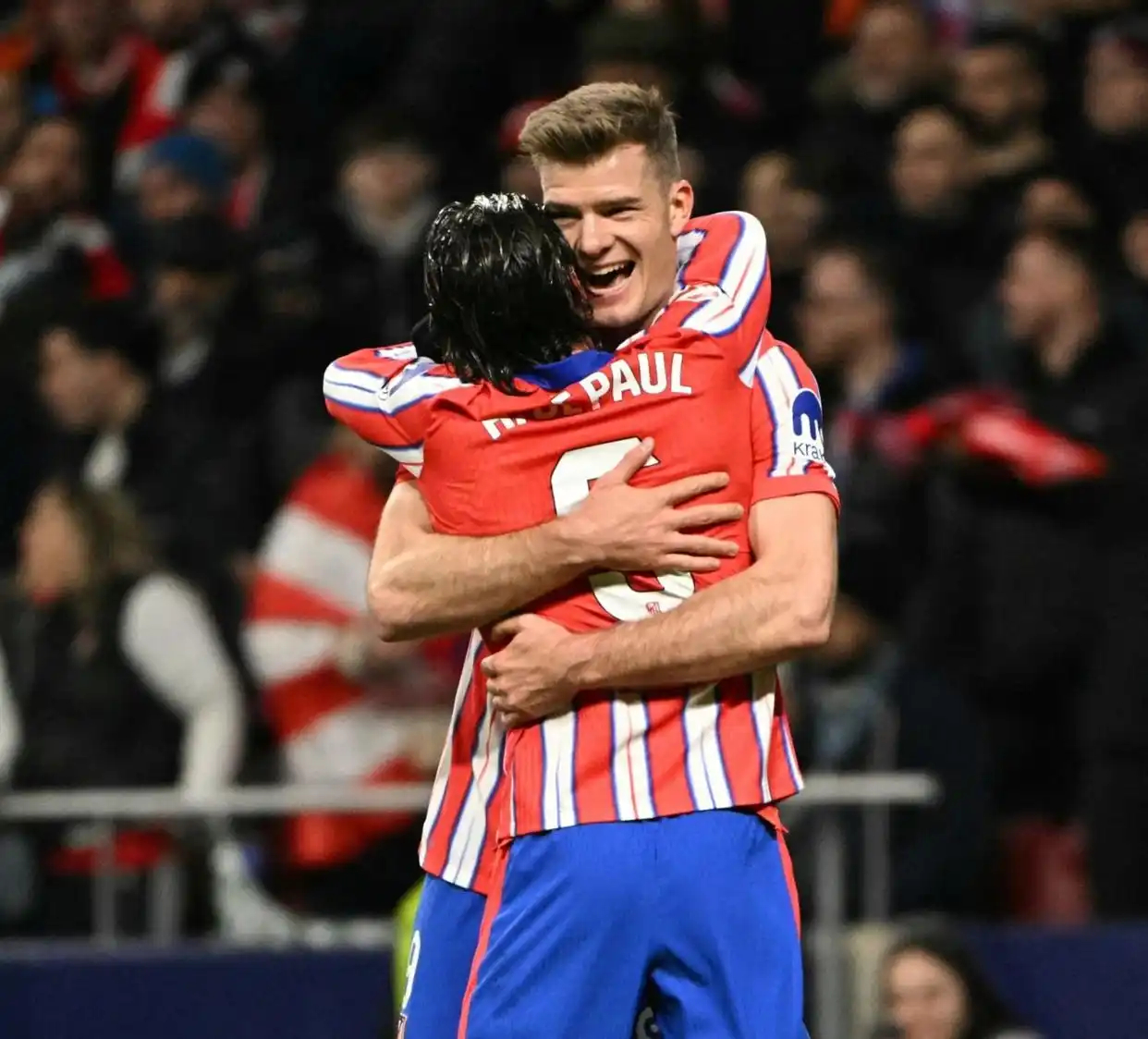 韩国力克AC米兰，莱万扛起全队