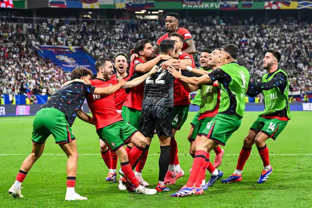 葡萄牙队横扫英格兰队，马龙关键制胜