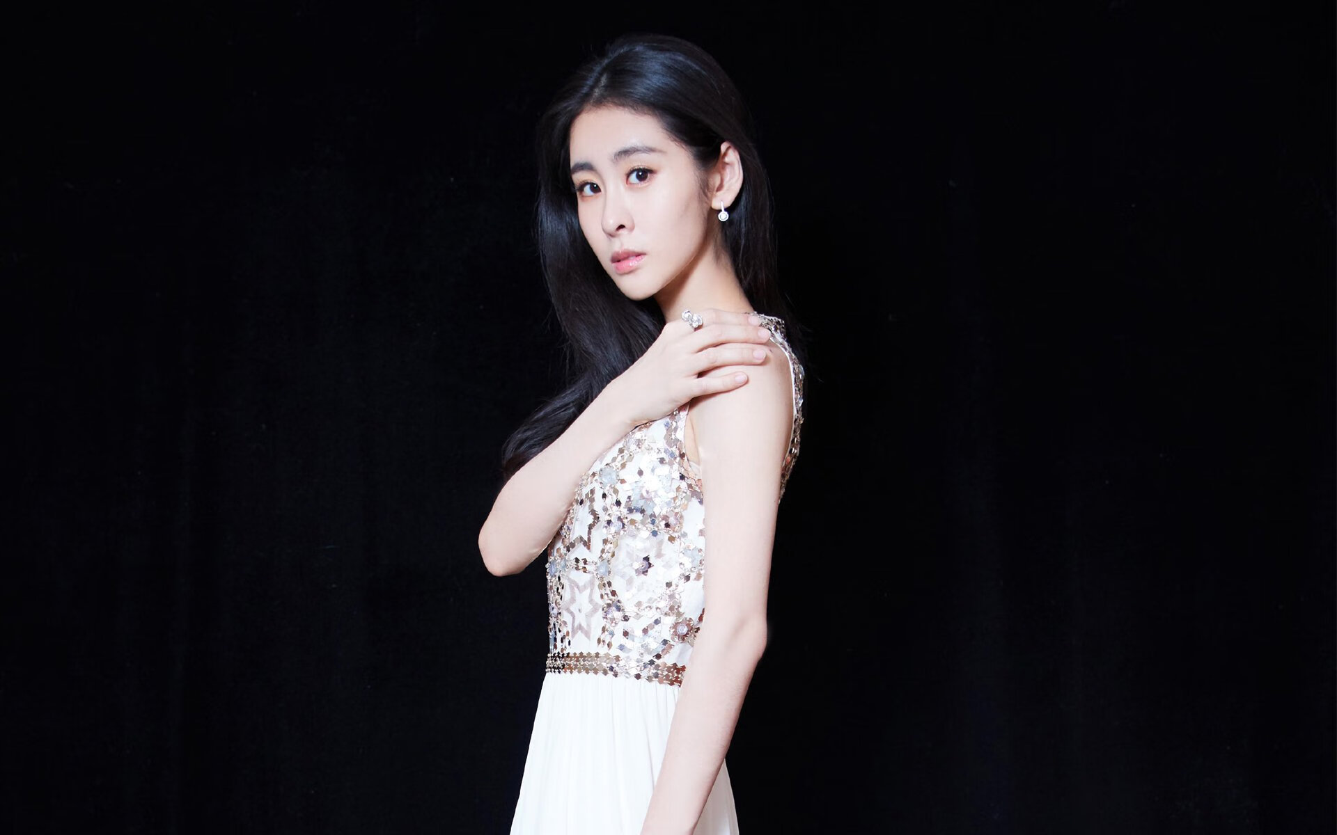 开云体育平台APP-夜幕与战鼓，神迹降临与闪电划破的足球哲学