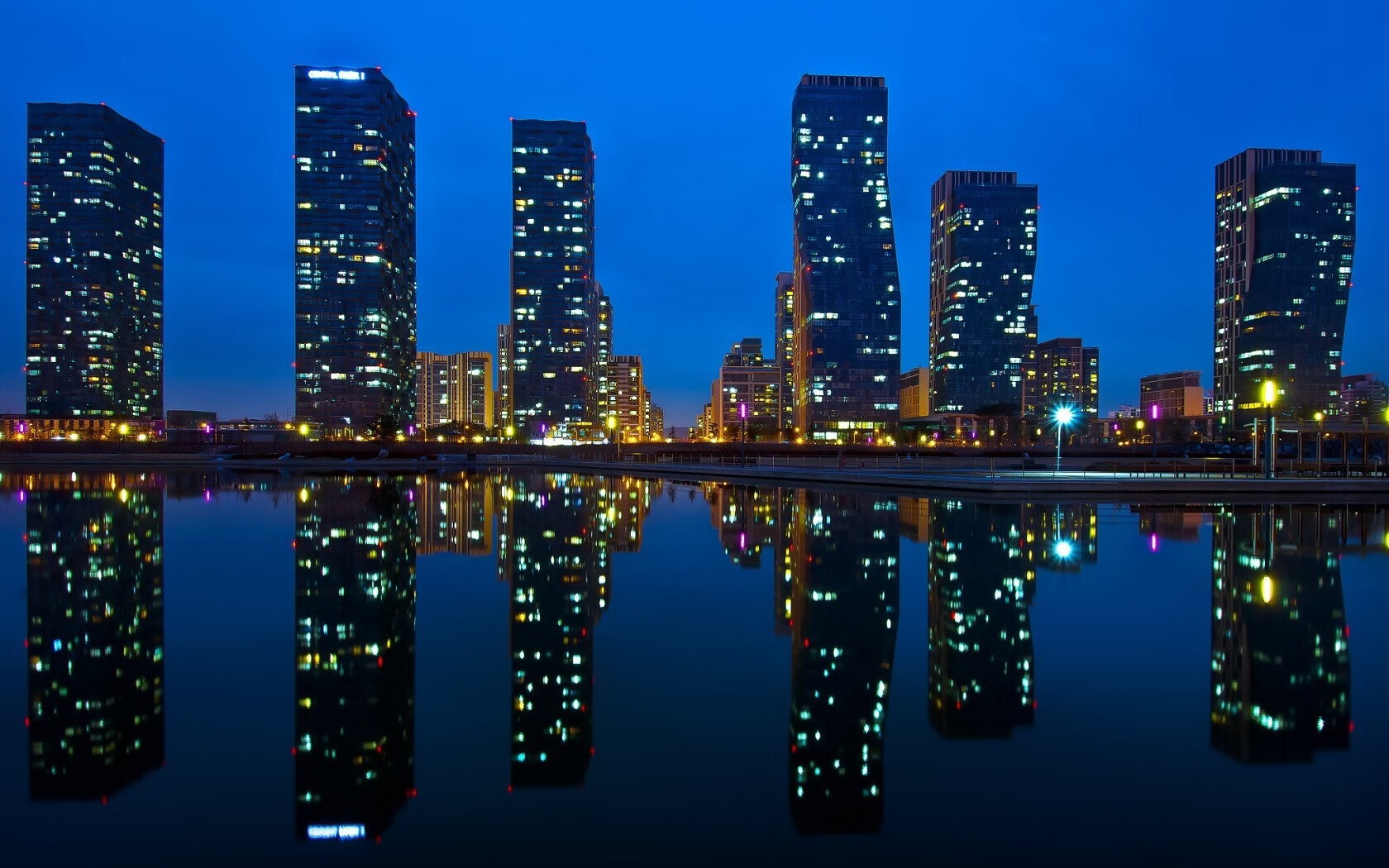 浓眉擎天立地,新疆铜墙铁壁全面压制北京