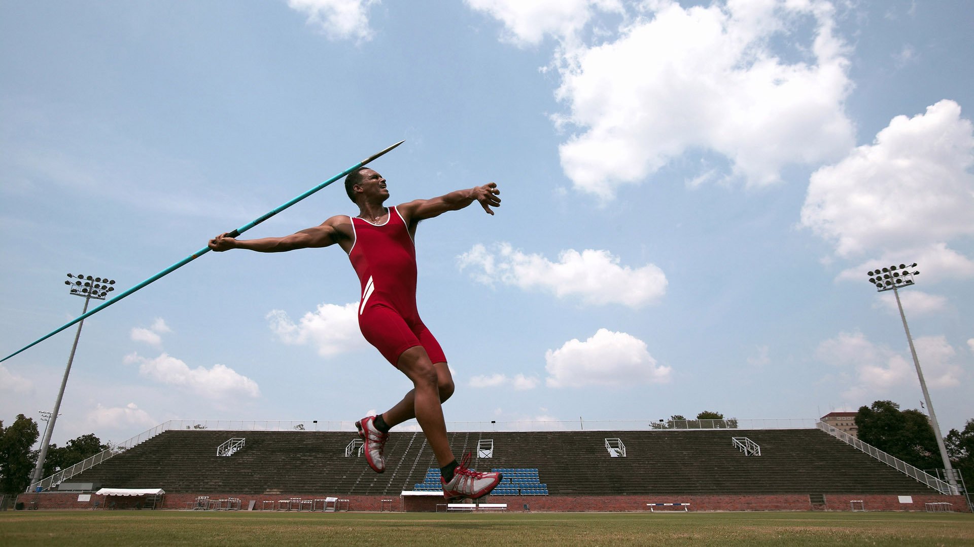终点线前，卢卡库的头球