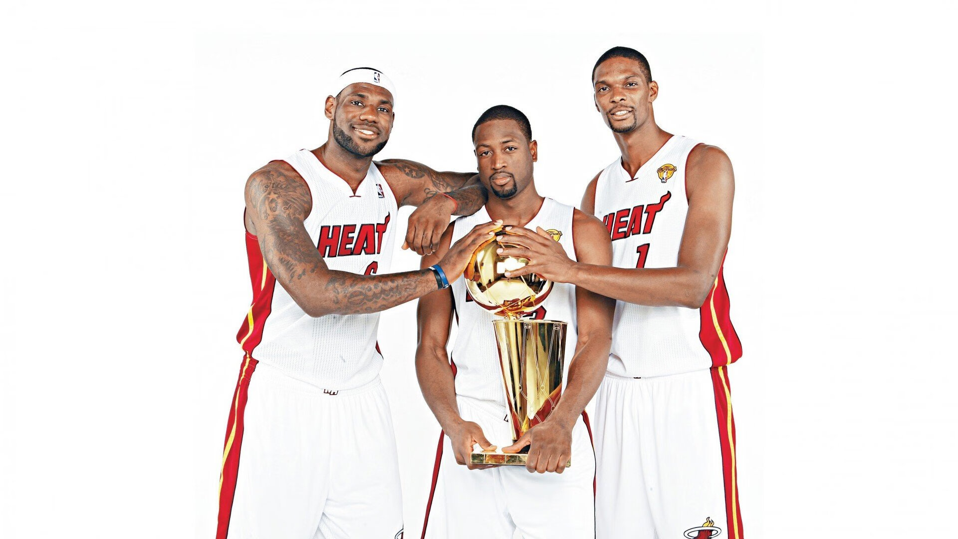 跨界奇迹，猛龙篮球场横扫广东，伦纳德F1赛道主宰揭幕战