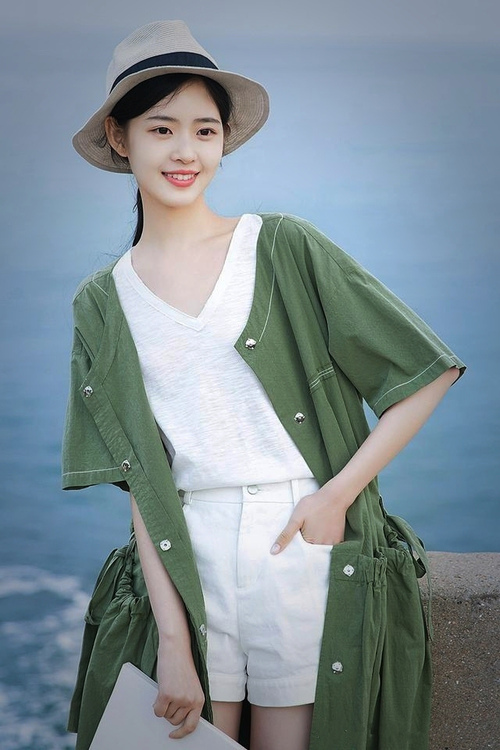 双线争锋，佛罗伦萨欧冠决胜巴黎，莫德里奇F1收官战接管赛道